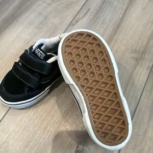 Vans Kids Black and White Velcro Sneakers. 5.5C
